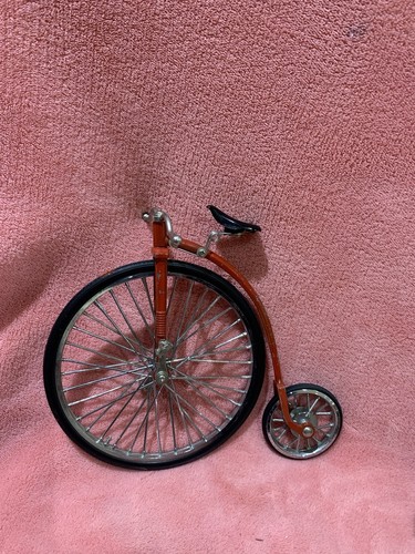 Die cast model red penny - model,