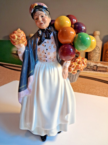 Royal doulton figurine - royal, hn